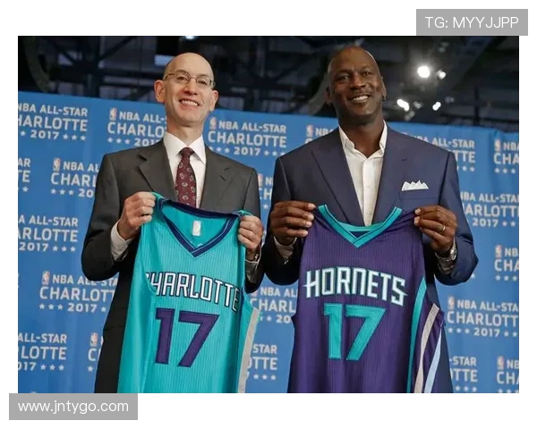 NBA黄蜂队的老板是谁，他对球队发展起到了什么作用